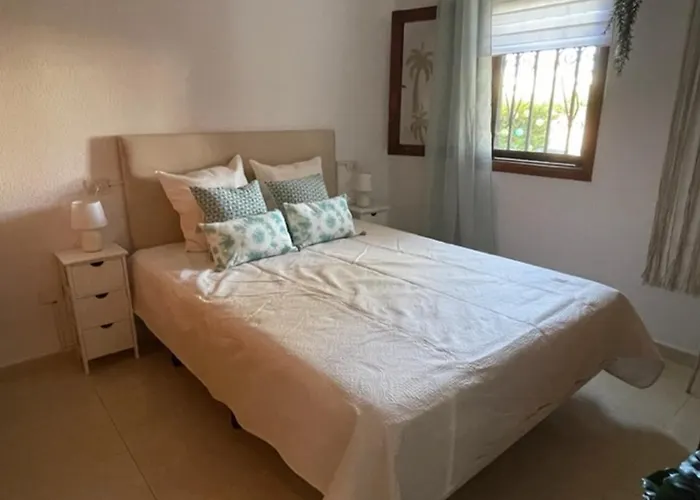 Apartamerica Garden Apartment - 150 Metres From The Beach
